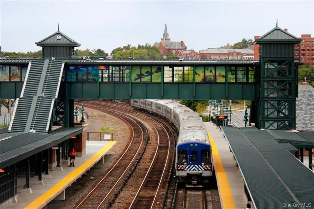 Tarrytown Train Station has Express Trains Every 20-30 minutes to Grand Central Tarrytown Train Station has Express Trains Every 20-30 minutes to Grand Central