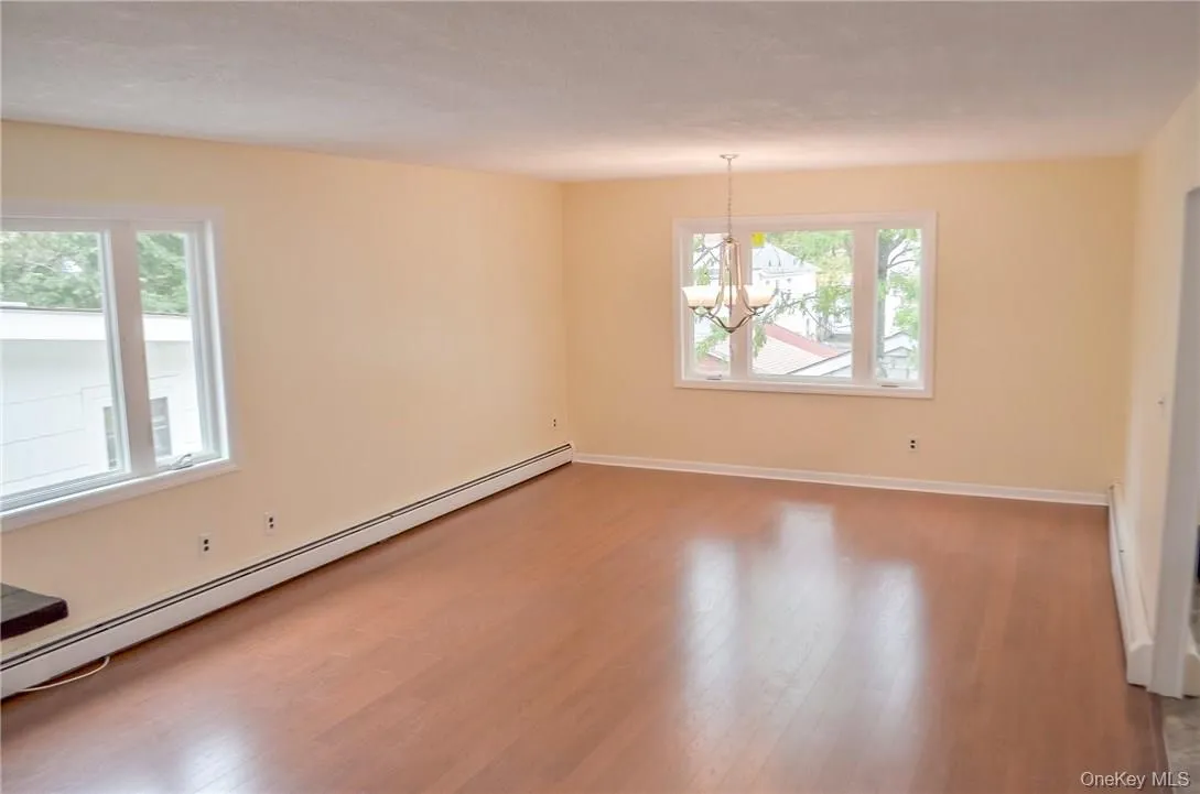 Massive Living Room with Dining Area! Massive Living Room with Dining Area!