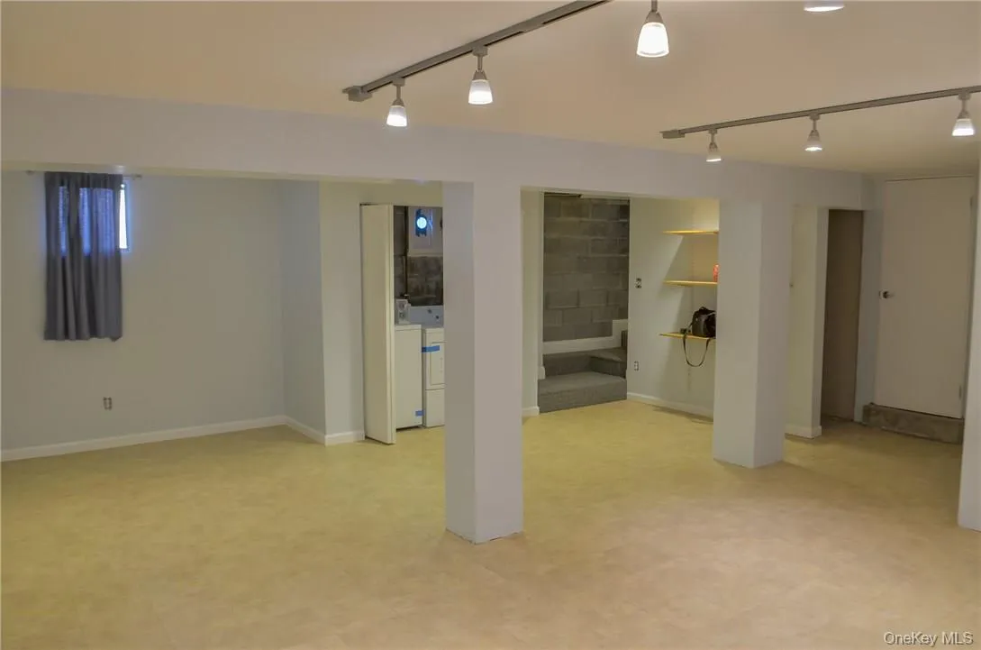 Huge Laundry & Common Area Huge Laundry & Common Area