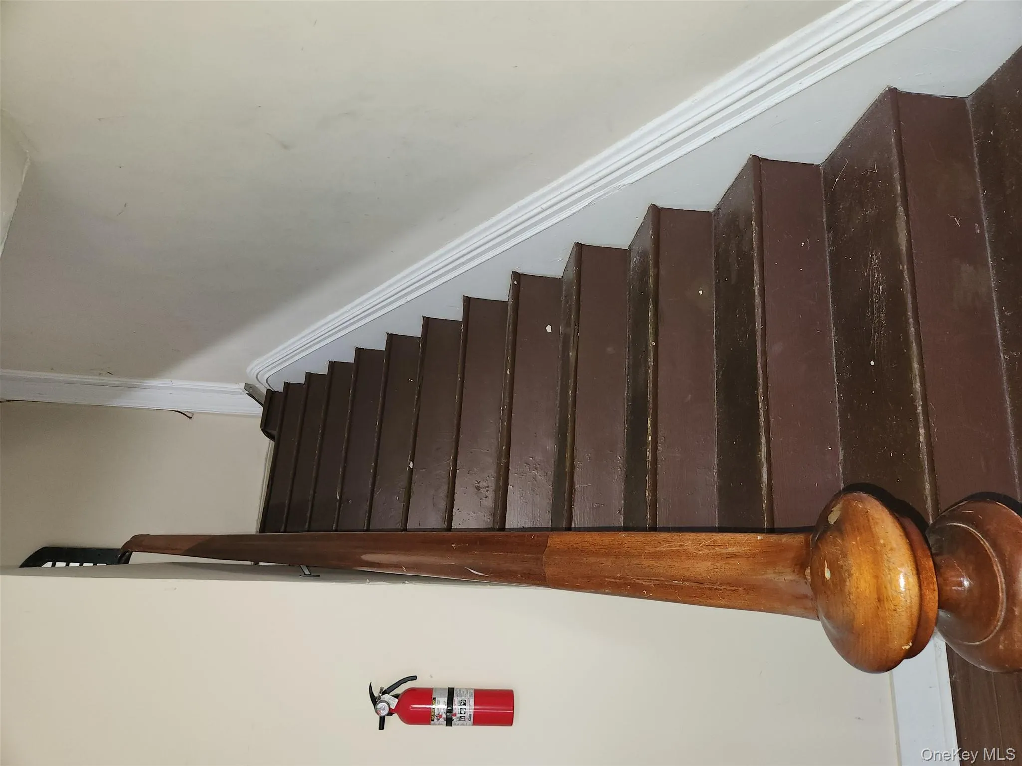 Staircase with baseboards Staircase with baseboards