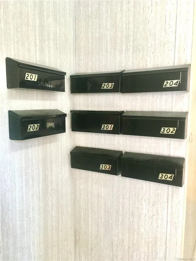 Mailbox area - Entry Mailbox area - Entry