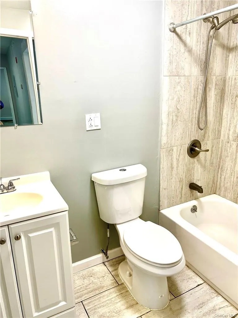 Full bath with tub Full bath with tub