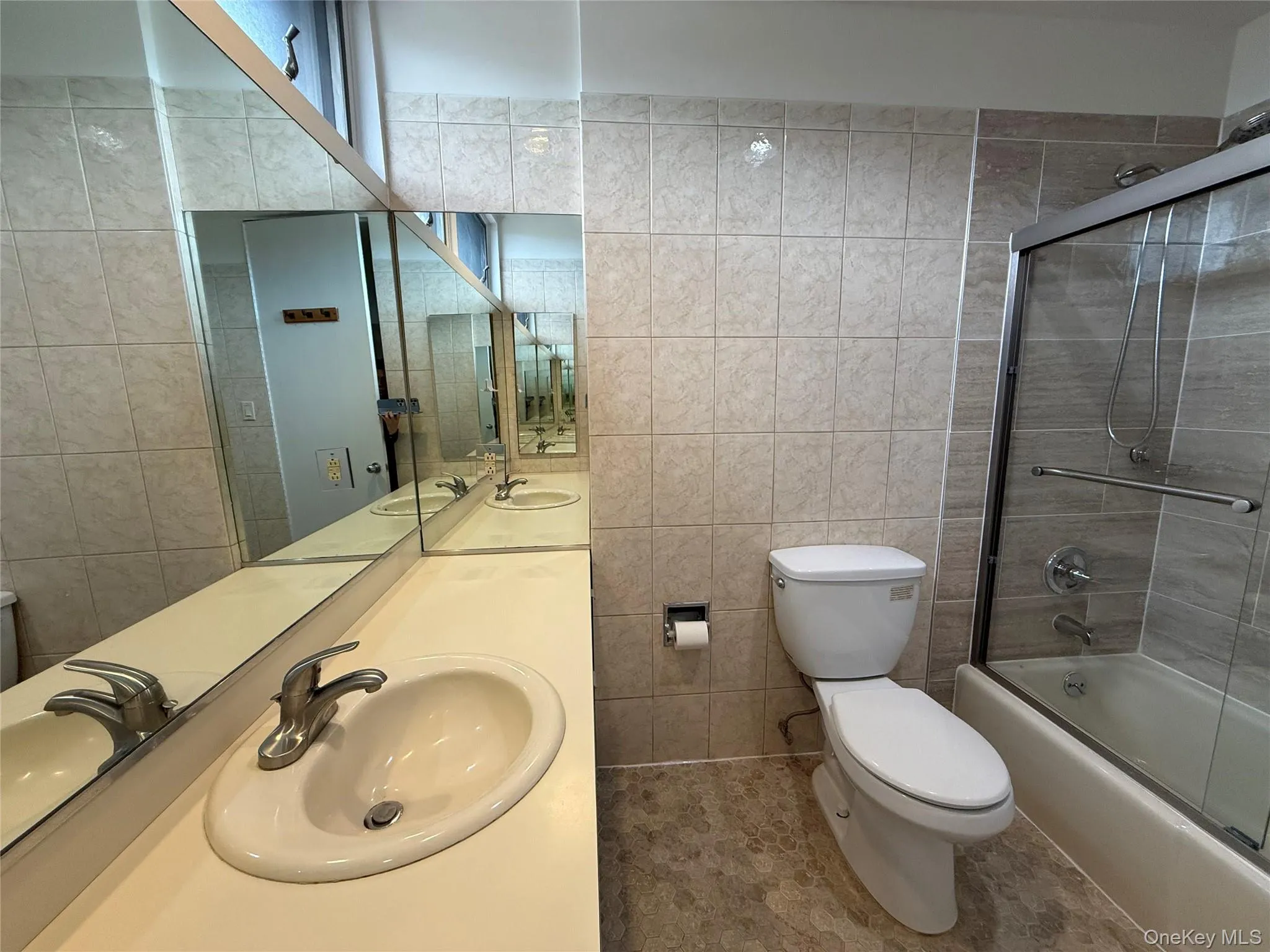 130 Middle Neck Road, North Hempstead, NY, 3 Bedrooms Bedrooms, 7 Rooms Rooms,2 BathroomsBathrooms,Residential Lease,For Rent,Middle Neck,0,940765 130 Middle Neck Road, North Hempstead, NY, 3 Bedrooms Bedrooms, 7 Rooms Rooms,2 BathroomsBathrooms,Residential Lease,For Rent,Middle Neck,0,940765