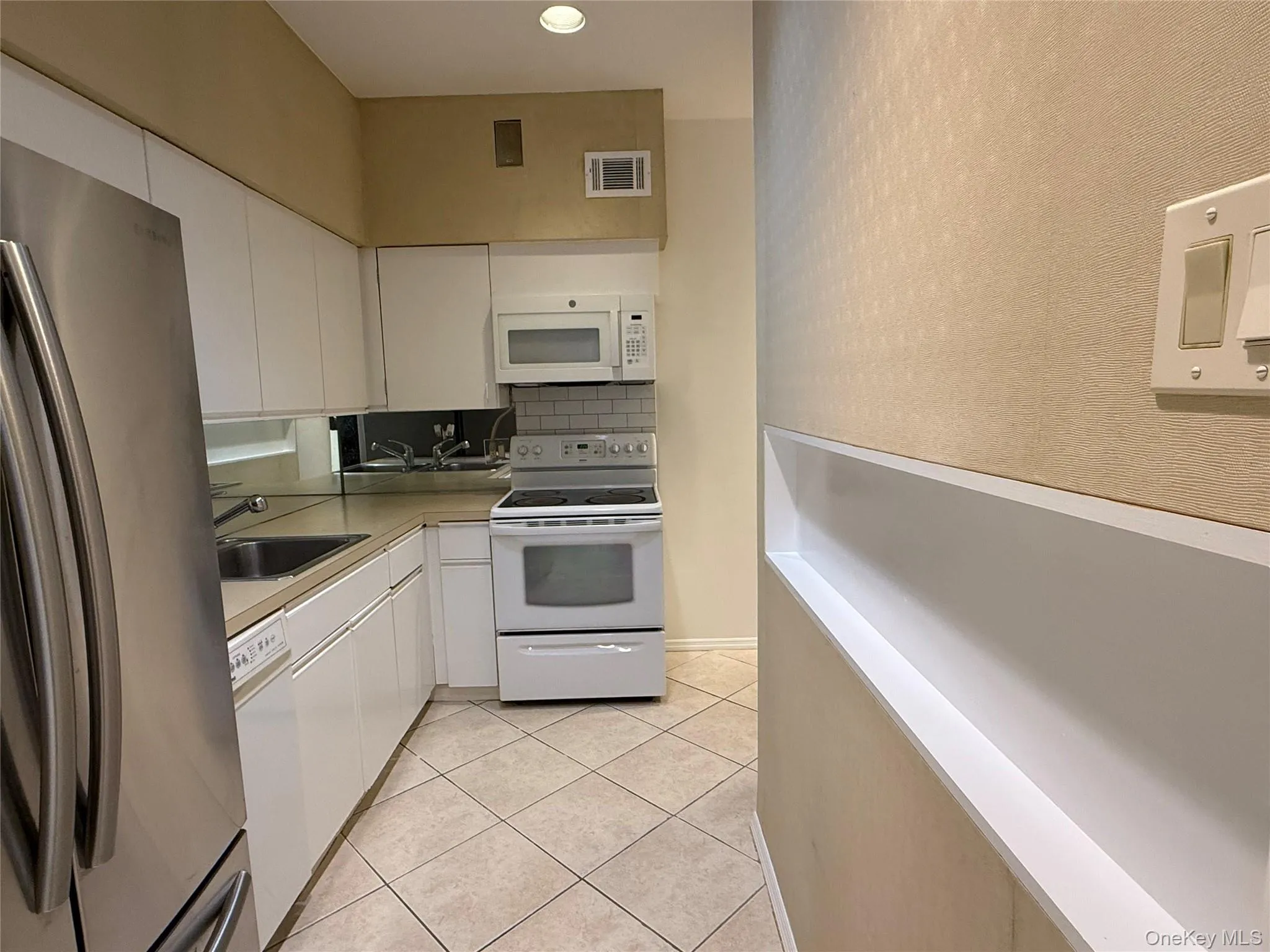 130 Middle Neck Road, North Hempstead, NY, 3 Bedrooms Bedrooms, 7 Rooms Rooms,2 BathroomsBathrooms,Residential Lease,For Rent,Middle Neck,0,940765 130 Middle Neck Road, North Hempstead, NY, 3 Bedrooms Bedrooms, 7 Rooms Rooms,2 BathroomsBathrooms,Residential Lease,For Rent,Middle Neck,0,940765