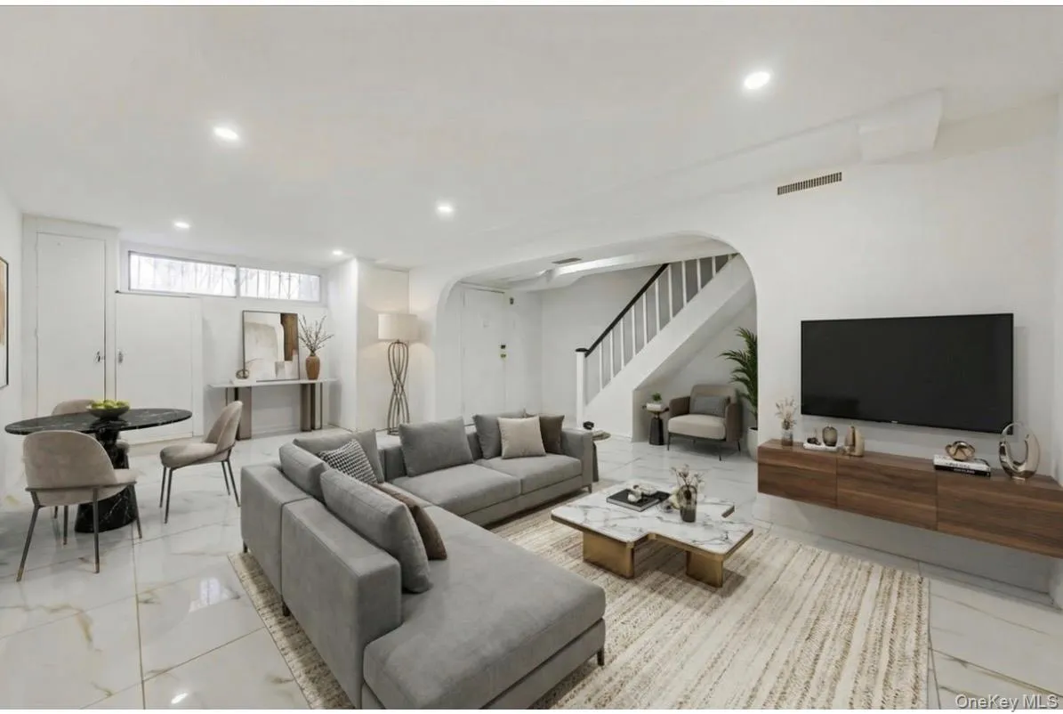 4309 Edson Avenue, New York, NY, 3 Bedrooms Bedrooms, 5 Rooms Rooms,1 BathroomBathrooms,Residential,For Rent,Edson,0,940771 4309 Edson Avenue, New York, NY, 3 Bedrooms Bedrooms, 5 Rooms Rooms,1 BathroomBathrooms,Residential,For Rent,Edson,0,940771