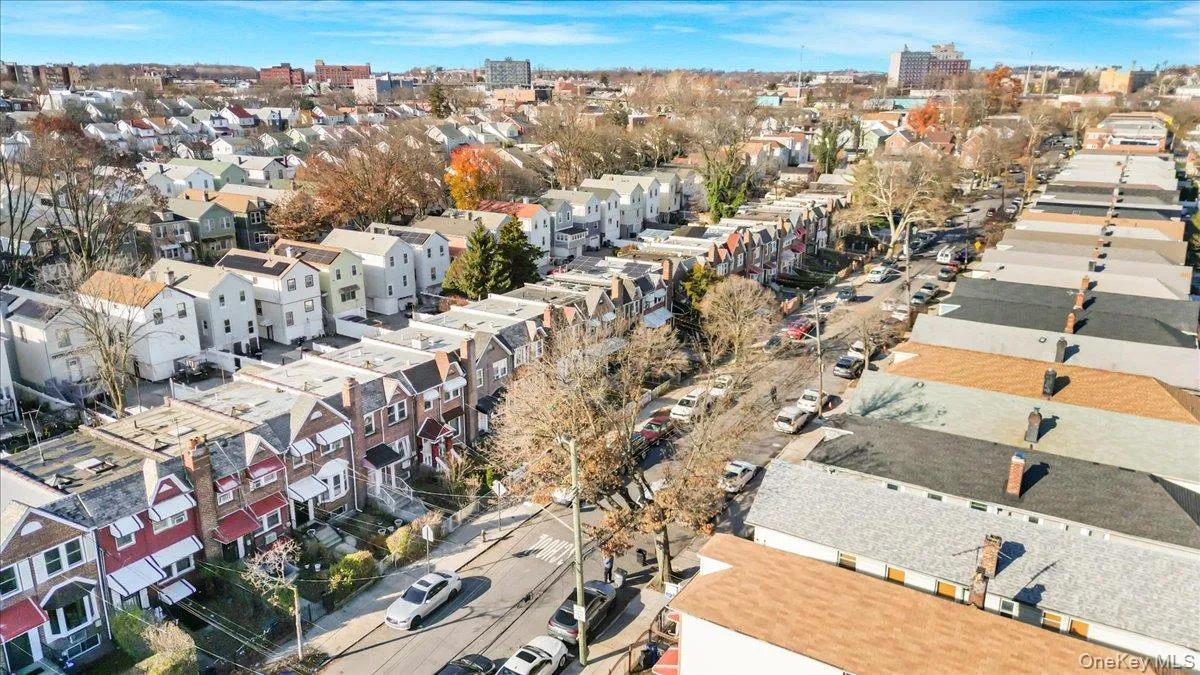4309 Edson Avenue, New York, NY, 3 Bedrooms Bedrooms, 5 Rooms Rooms,1 BathroomBathrooms,Residential,For Rent,Edson,0,940771 4309 Edson Avenue, New York, NY, 3 Bedrooms Bedrooms, 5 Rooms Rooms,1 BathroomBathrooms,Residential,For Rent,Edson,0,940771