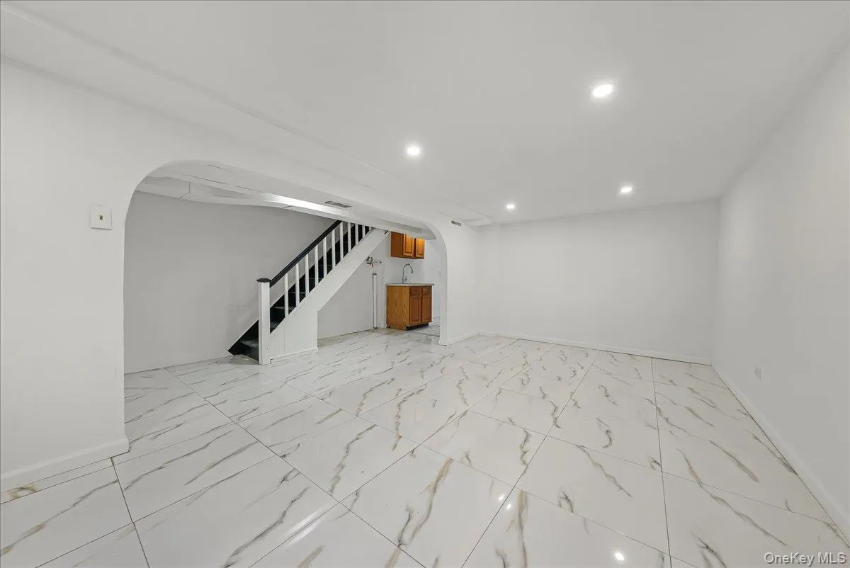 4309 Edson Avenue, New York, NY, 3 Bedrooms Bedrooms, 5 Rooms Rooms,1 BathroomBathrooms,Residential,For Rent,Edson,0,940771 4309 Edson Avenue, New York, NY, 3 Bedrooms Bedrooms, 5 Rooms Rooms,1 BathroomBathrooms,Residential,For Rent,Edson,0,940771