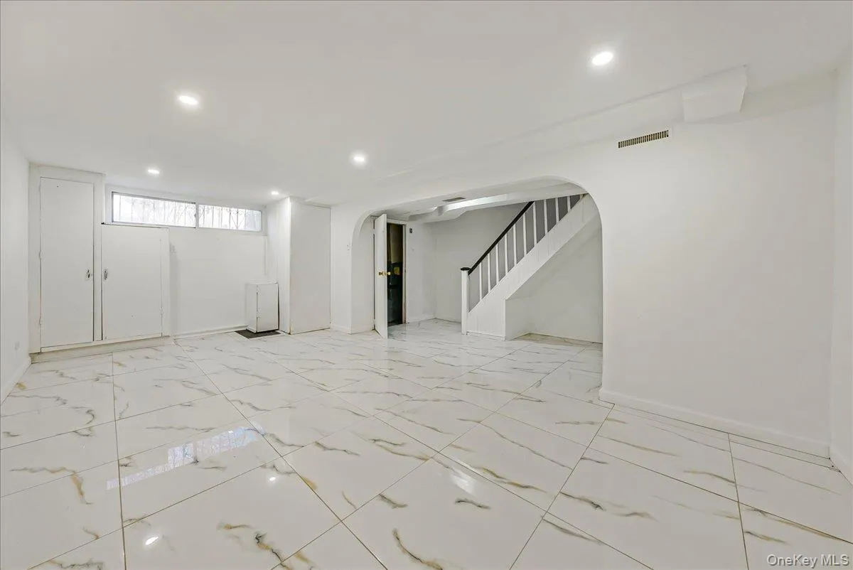 4309 Edson Avenue, New York, NY, 3 Bedrooms Bedrooms, 5 Rooms Rooms,1 BathroomBathrooms,Residential,For Rent,Edson,0,940771 4309 Edson Avenue, New York, NY, 3 Bedrooms Bedrooms, 5 Rooms Rooms,1 BathroomBathrooms,Residential,For Rent,Edson,0,940771