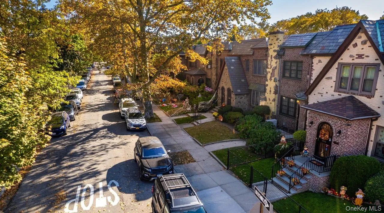 64-68 83 Place, New York, NY, 3 Bedrooms Bedrooms, ,2 BathroomsBathrooms,Residential,For Rent,83,0,940781 64-68 83 Place, New York, NY, 3 Bedrooms Bedrooms, ,2 BathroomsBathrooms,Residential,For Rent,83,0,940781