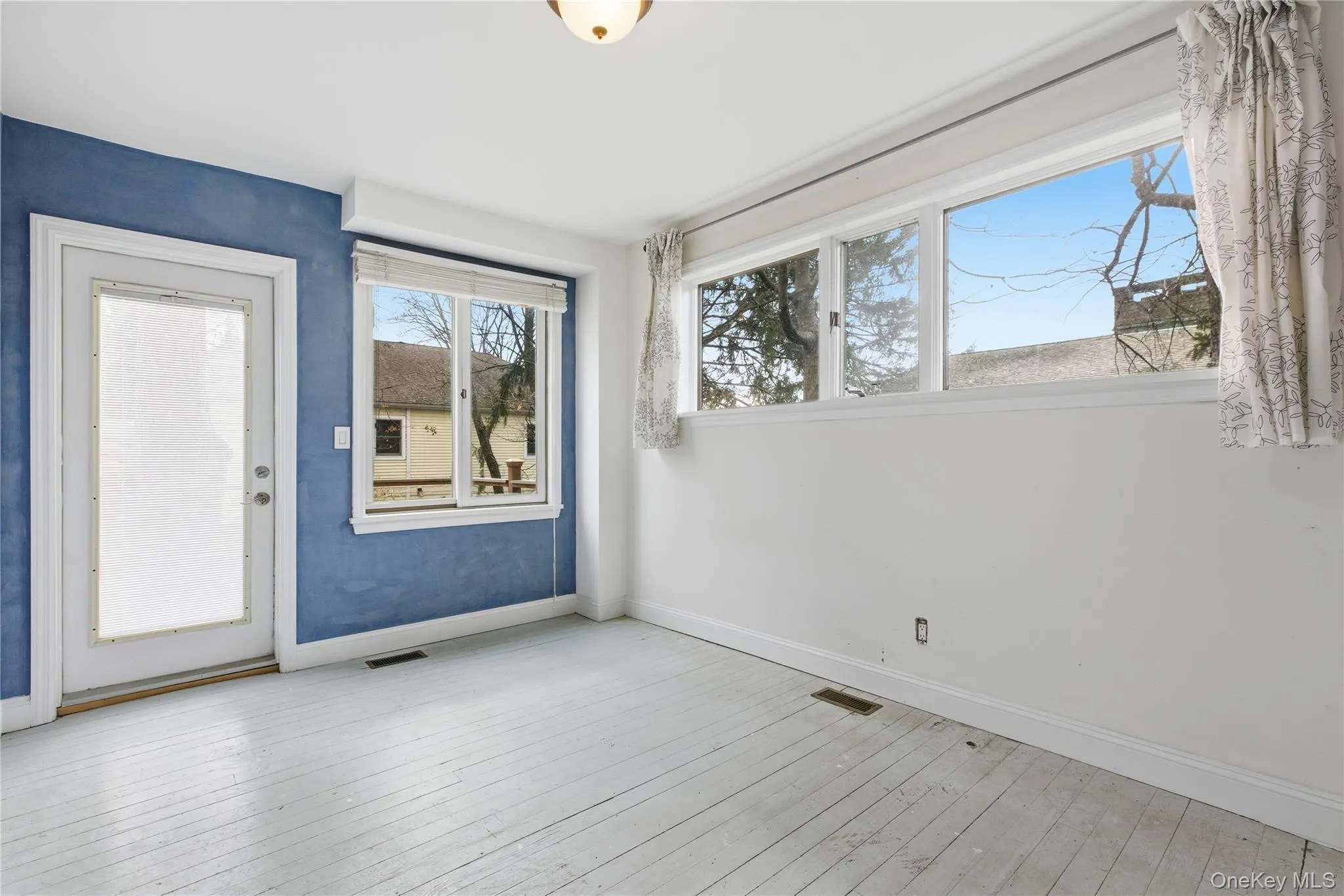 Unfurnished room featuring baseboards and light wood-style floors Unfurnished room featuring baseboards and light wood-style floors