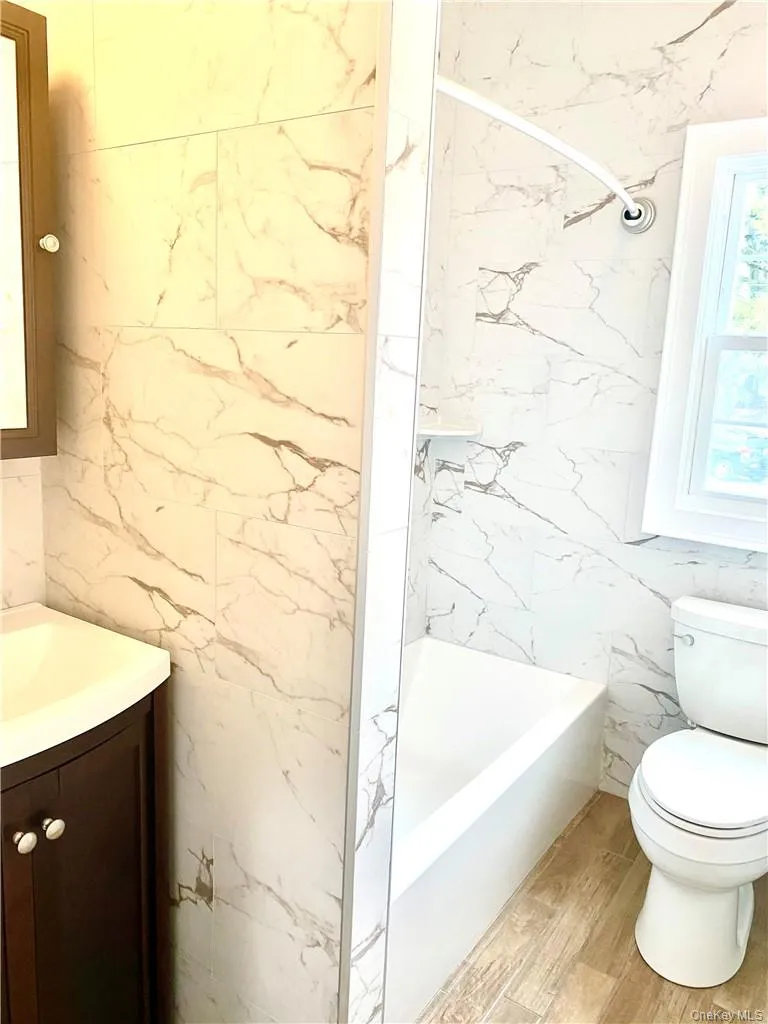 26 Courtland Street, Middletown, NY, 1 Bedroom Bedrooms, 4 Rooms Rooms,1 BathroomBathrooms,Residential Lease,Idx,Courtland,0,940963 26 Courtland Street, Middletown, NY, 1 Bedroom Bedrooms, 4 Rooms Rooms,1 BathroomBathrooms,Residential Lease,Idx,Courtland,0,940963