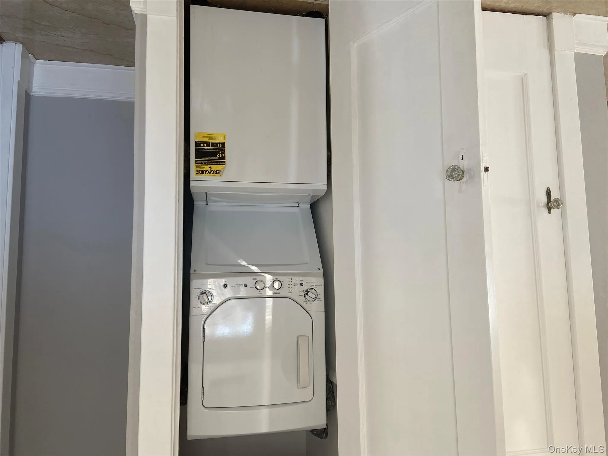 27 Grand Boulevard, Eastchester, NY, 2 Bedrooms Bedrooms, 4 Rooms Rooms,2 BathroomsBathrooms,Residential Lease,Idx,Grand,0,941002 27 Grand Boulevard, Eastchester, NY, 2 Bedrooms Bedrooms, 4 Rooms Rooms,2 BathroomsBathrooms,Residential Lease,Idx,Grand,0,941002