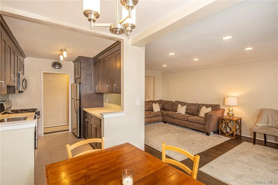 14 Westview Avenue, Eastchester, NY, 2 Bedrooms Bedrooms, 5 Rooms Rooms,2 BathroomsBathrooms,Residential Lease,Idx,Westview,0,941032 14 Westview Avenue, Eastchester, NY, 2 Bedrooms Bedrooms, 5 Rooms Rooms,2 BathroomsBathrooms,Residential Lease,Idx,Westview,0,941032