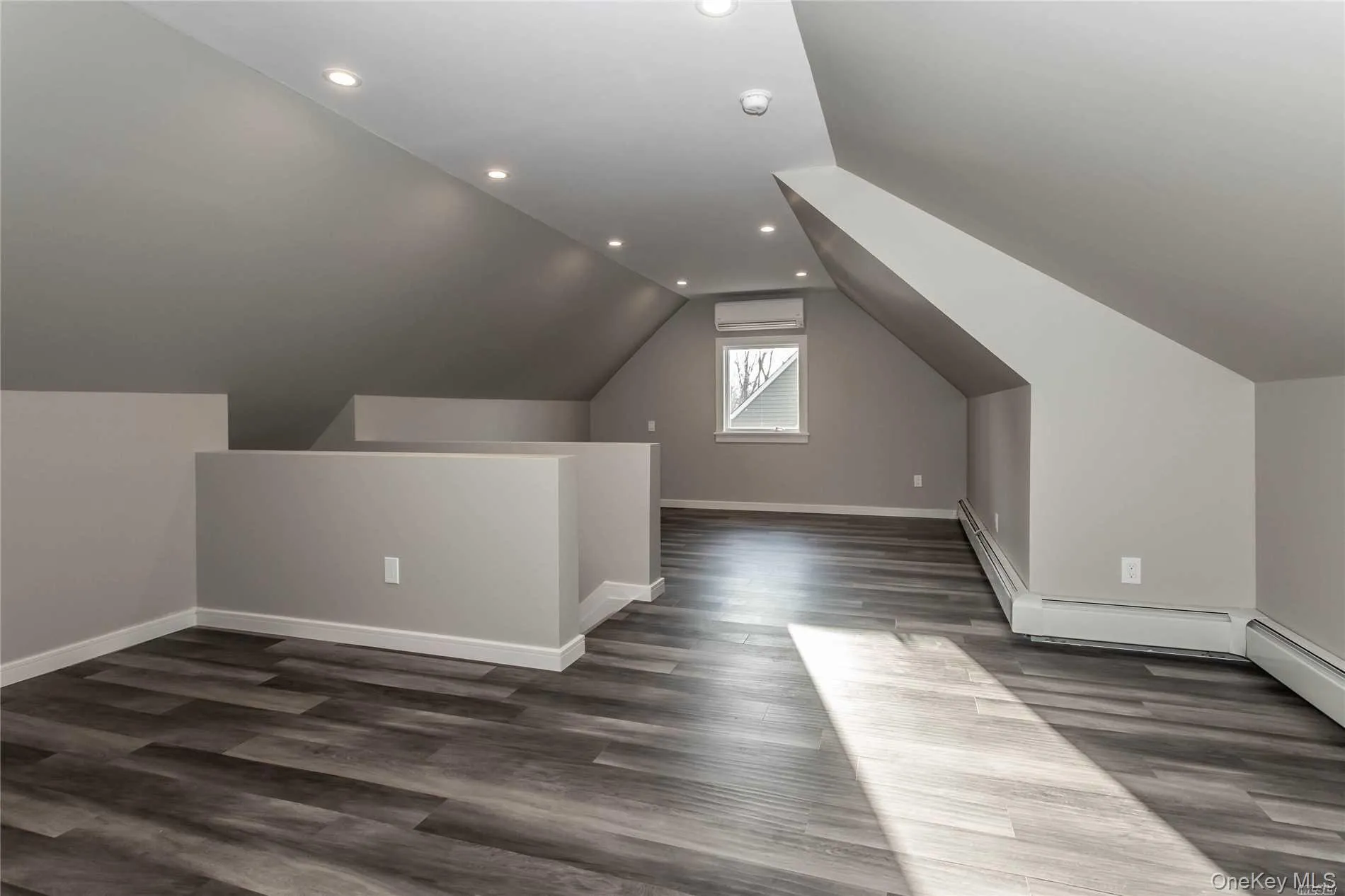 2nd Floor can be used as Large Ensuite or 2 separate spaces 2nd Floor can be used as Large Ensuite or 2 separate spaces