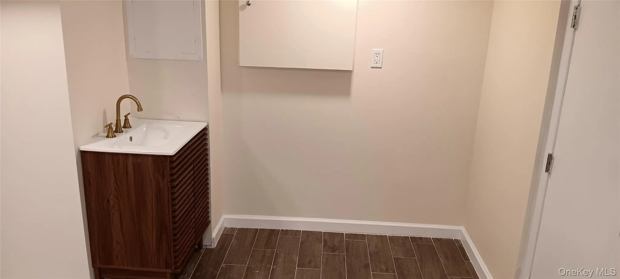 Laundry room with baseboards and wood tiled floors Laundry room with baseboards and wood tiled floors