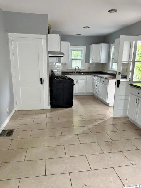 13 Forest Avenue, Middletown, NY, 3 Bedrooms Bedrooms, 10 Rooms Rooms,2 BathroomsBathrooms,Residential,For Rent,Forest,0,941047 13 Forest Avenue, Middletown, NY, 3 Bedrooms Bedrooms, 10 Rooms Rooms,2 BathroomsBathrooms,Residential,For Rent,Forest,0,941047