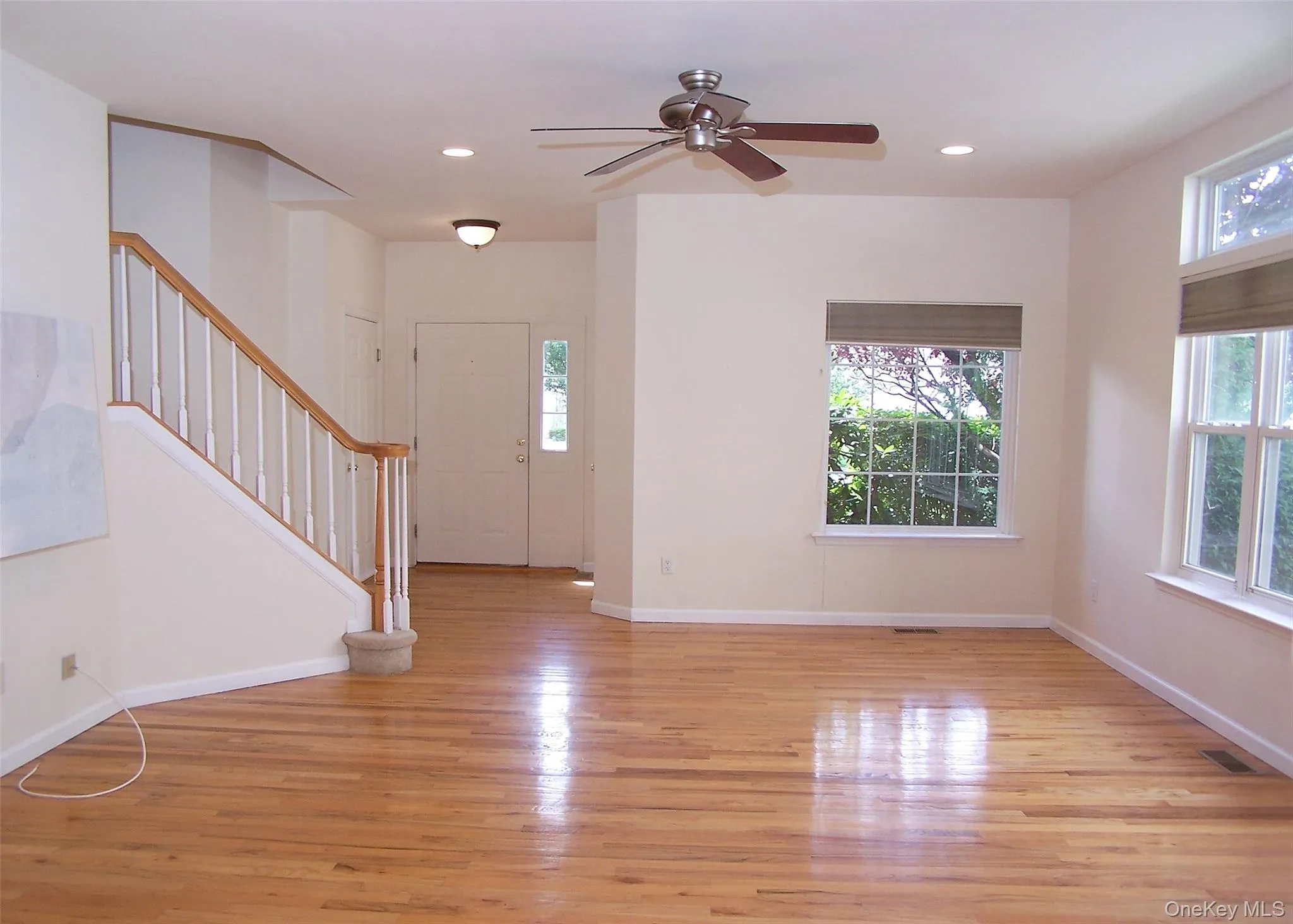 Living Rm With 9Ft Ceiling & Oak Wood Flooring Living Rm With 9Ft Ceiling & Oak Wood Flooring