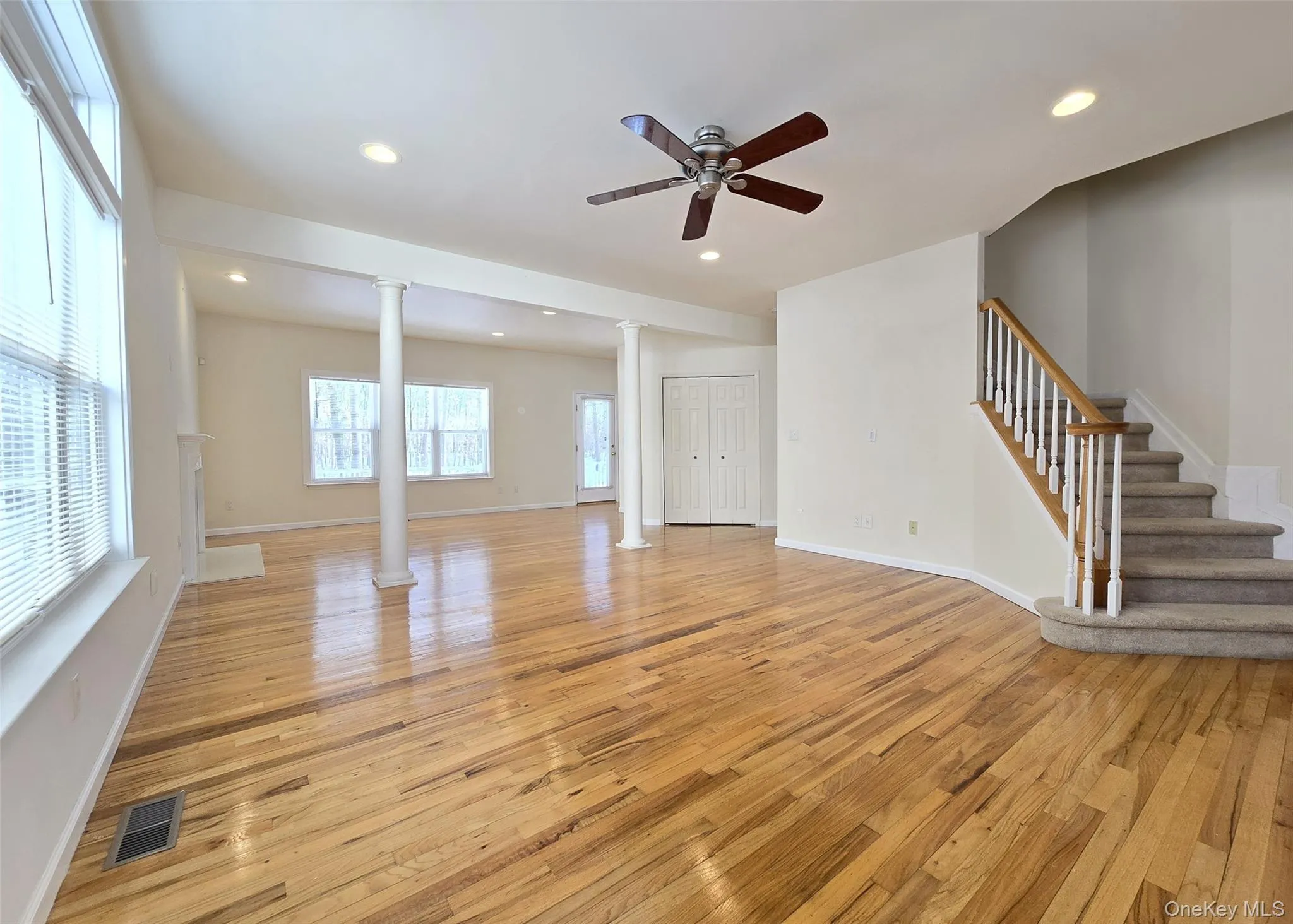 Living Rm With 9Ft Ceiling & Oak Wood Flooring Living Rm With 9Ft Ceiling & Oak Wood Flooring