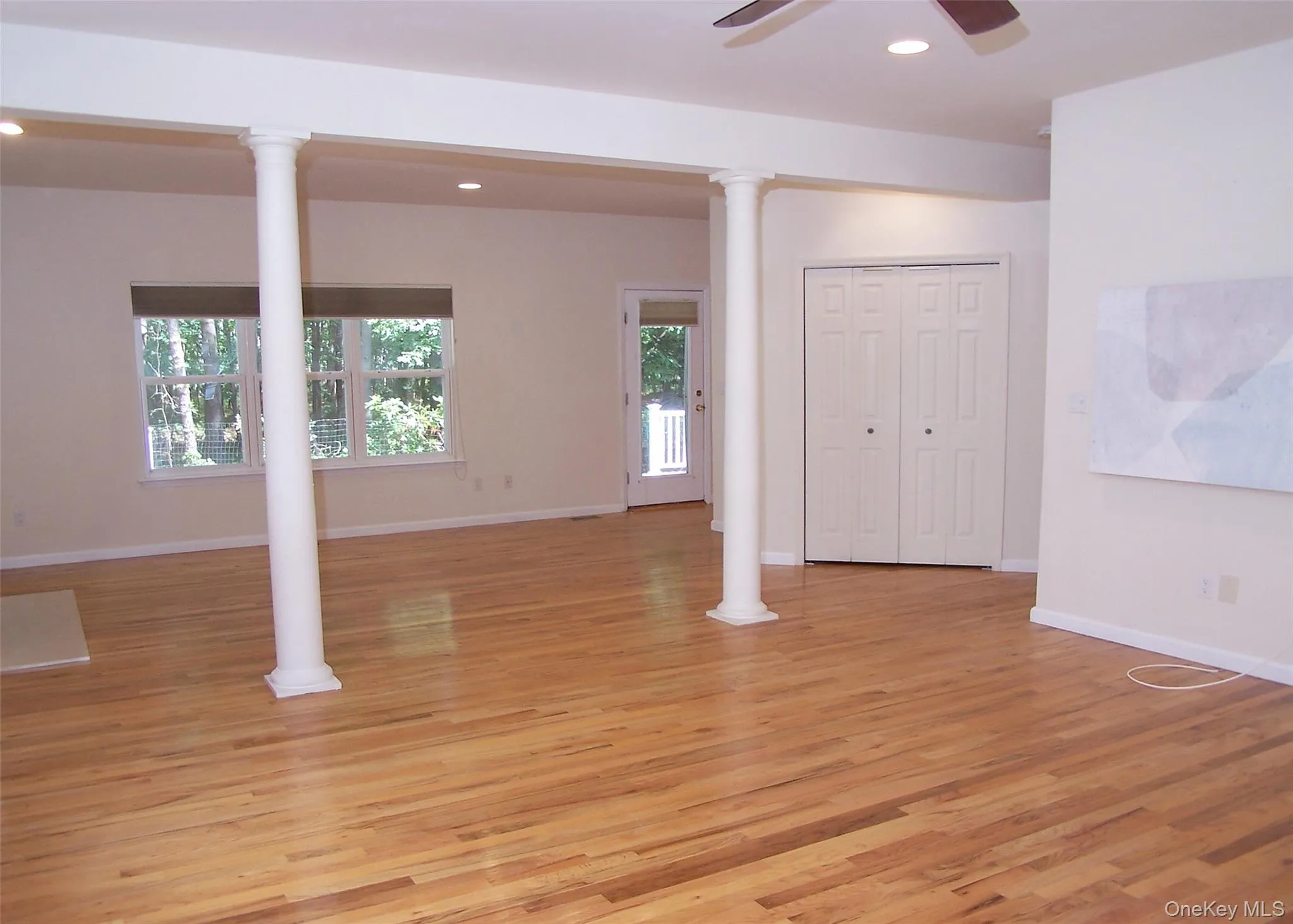 Living Rm Adjoins The Family Rm Living Rm Adjoins The Family Rm