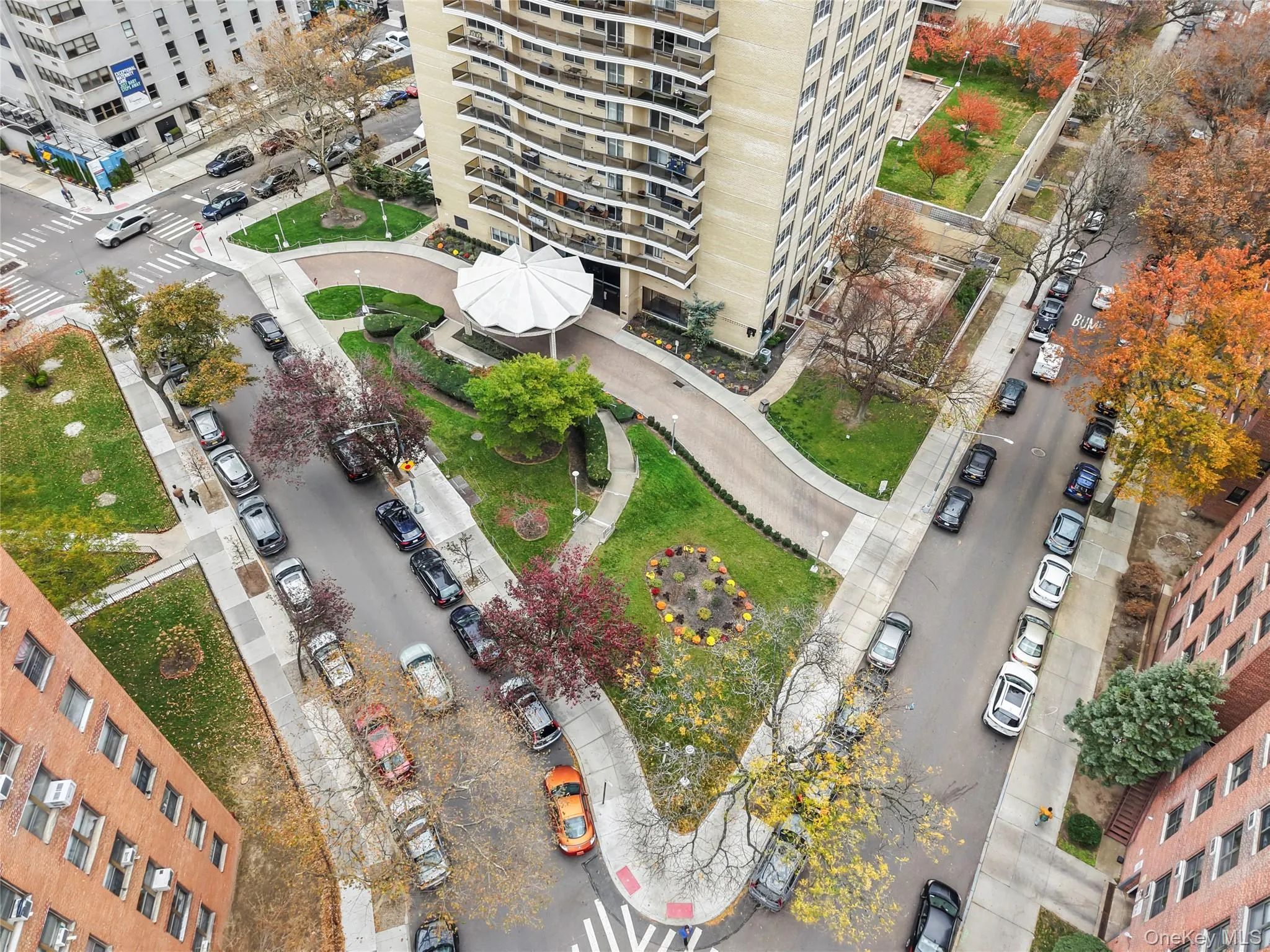 Aerial view of property and surrounding area featuring apartment complex / building Aerial view of property and surrounding area featuring apartment complex / building