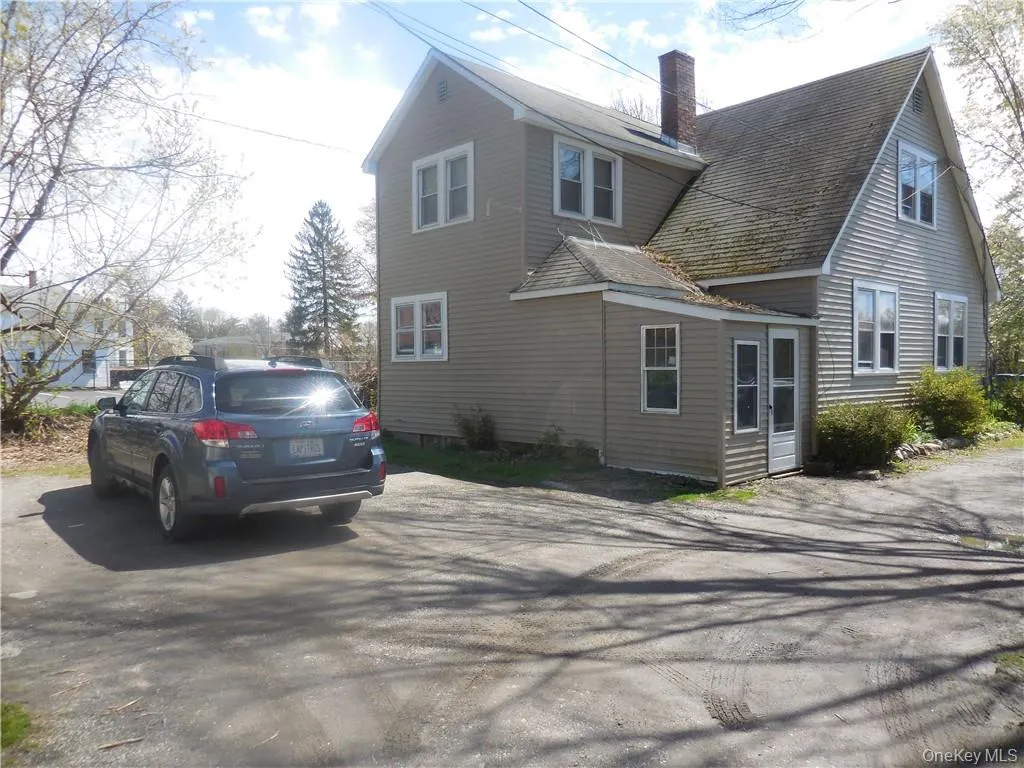 Main entrance of the apartment with the parking area for the apartment. Main entrance of the apartment with the parking area for the apartment.