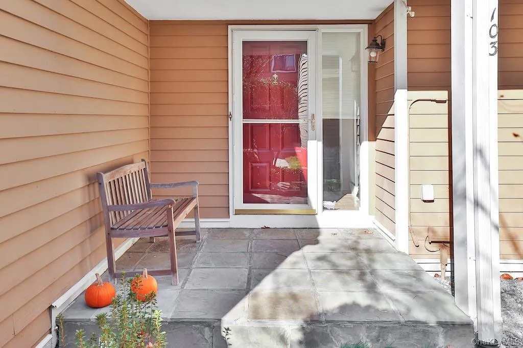 Welcoming entry. Welcoming entry.