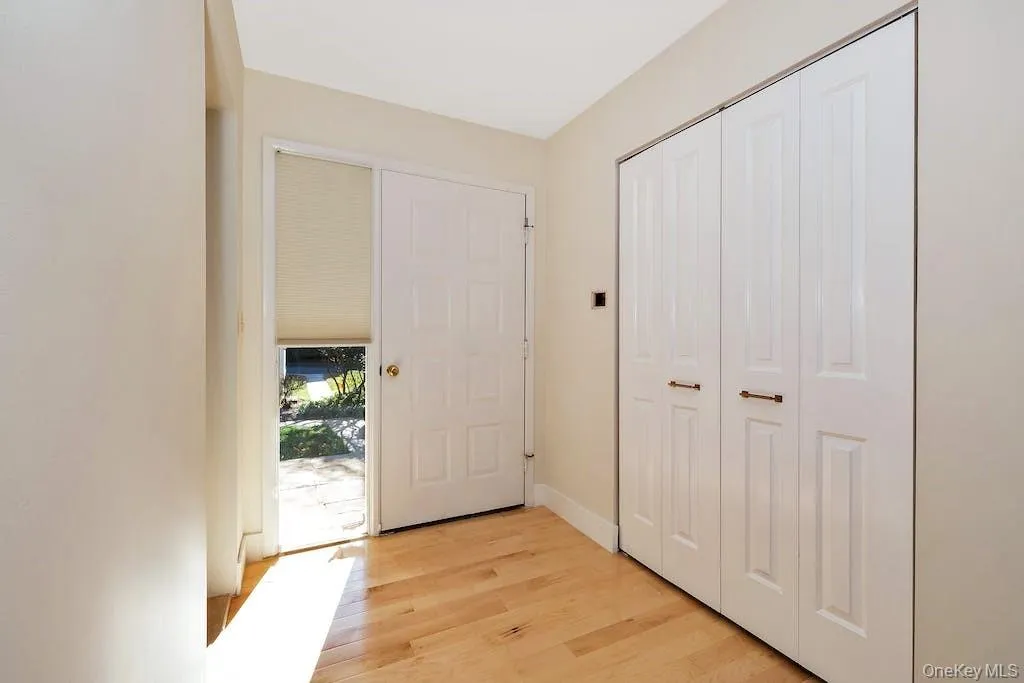 Double coat closet. Side panel window, new flooring. Double coat closet. Side panel window, new flooring.