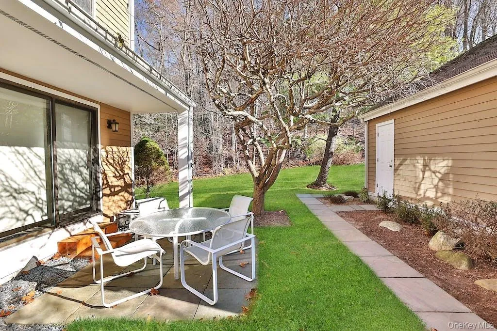 Al fresco dining. Private garage. Al fresco dining. Private garage.