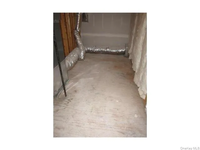 There's plenty of storage area in private attic with access from the loft There's plenty of storage area in private attic with access from the loft