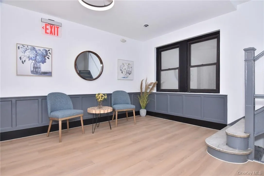 Lobby to greet your guests Lobby to greet your guests