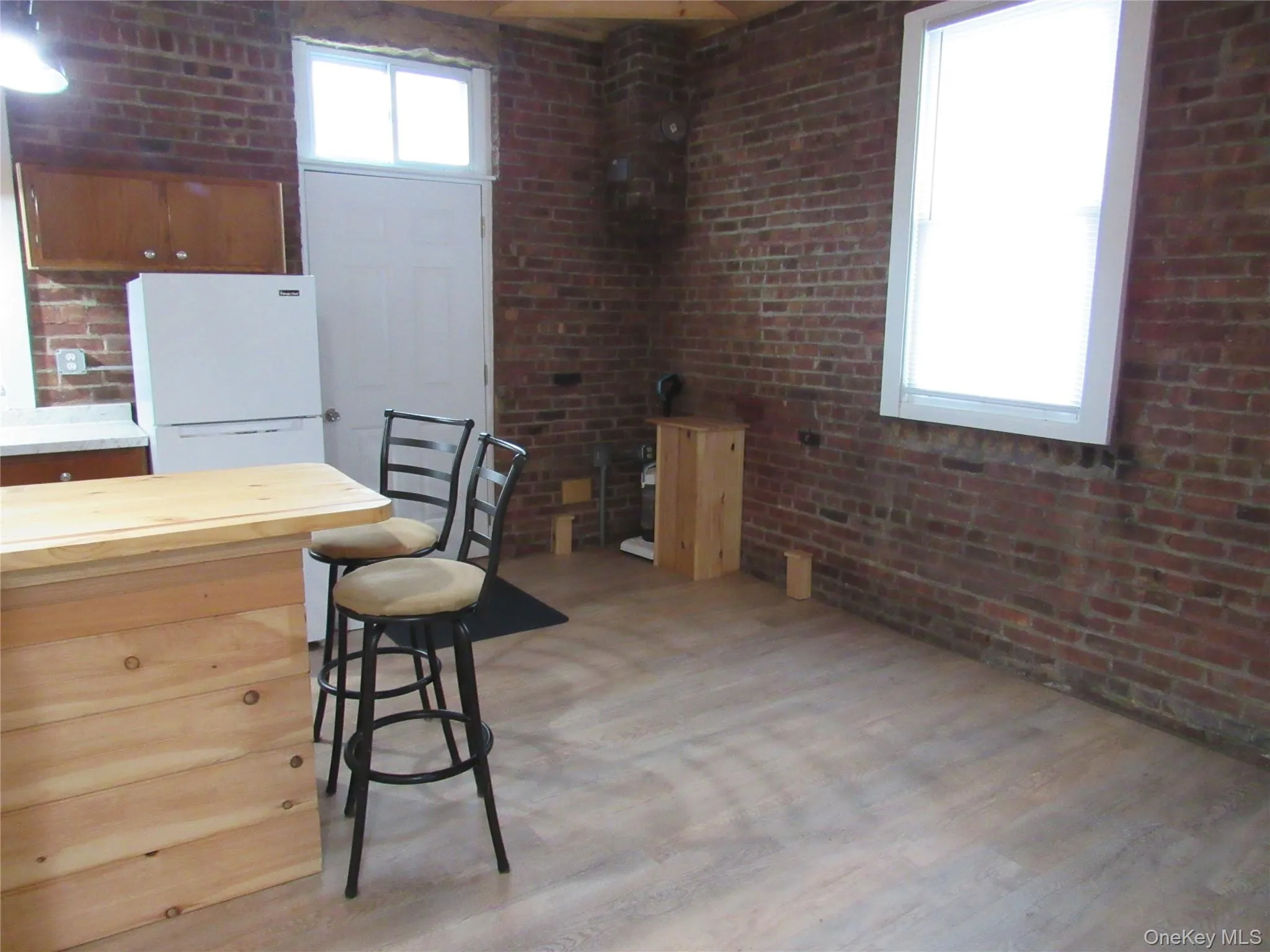 Open Kitchen & Living Area Open Kitchen & Living Area