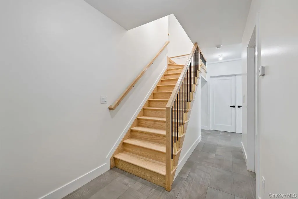 Staircase with baseboards Staircase with baseboards