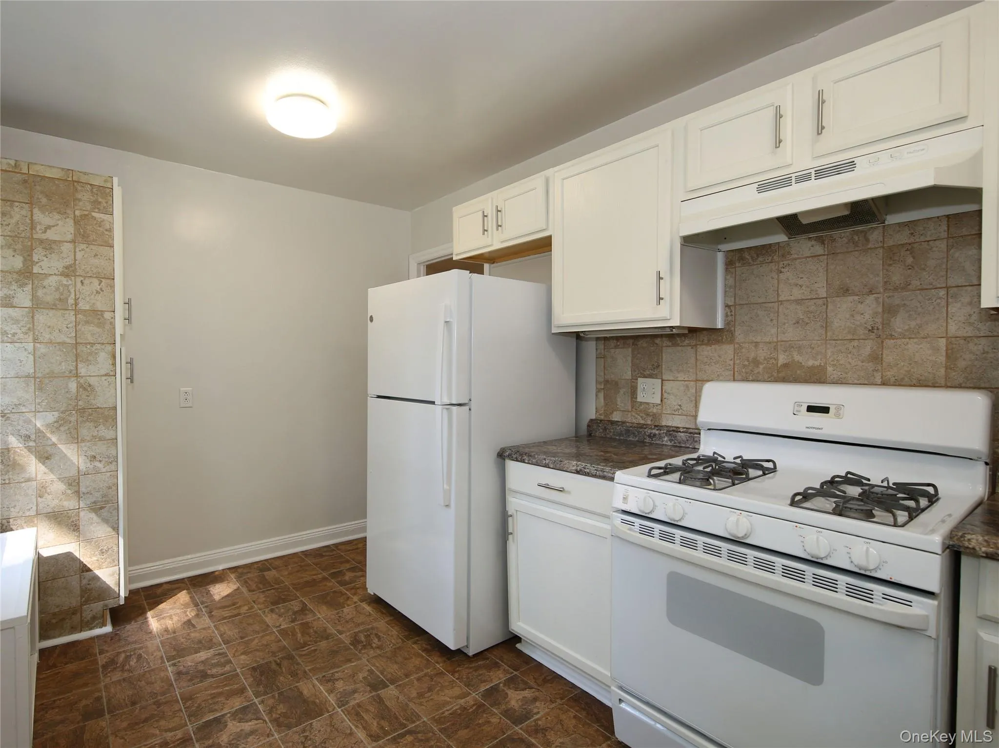 Featuring White Appliances Featuring White Appliances