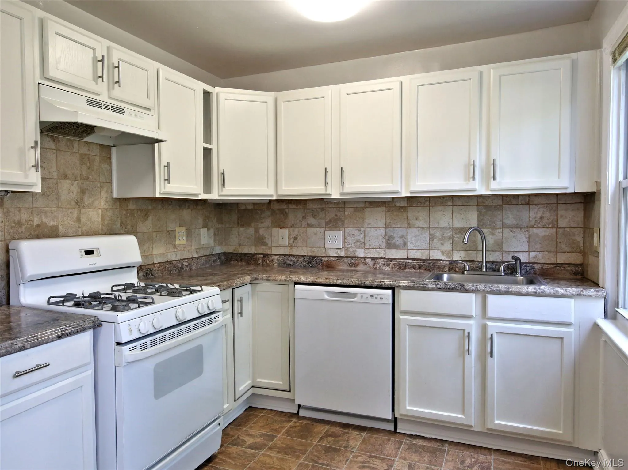 Featuring White Cabinetry Featuring White Cabinetry