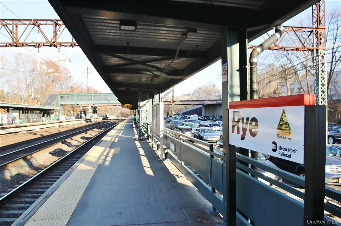 Metro North New Haven Line - 39 minutes to NYC Metro North New Haven Line - 39 minutes to NYC
