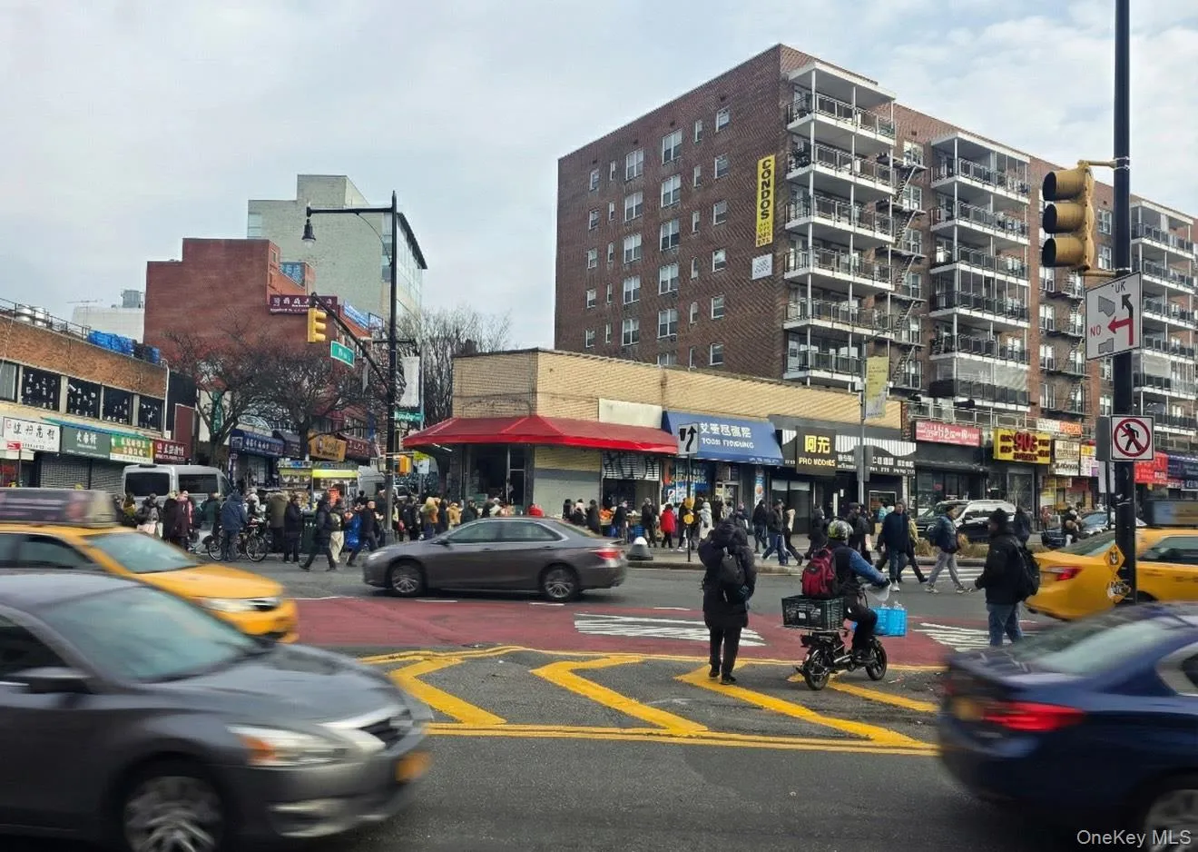View of apartment building / complex View of apartment building / complex