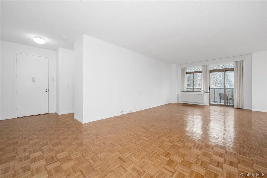 Large bright living room Large bright living room