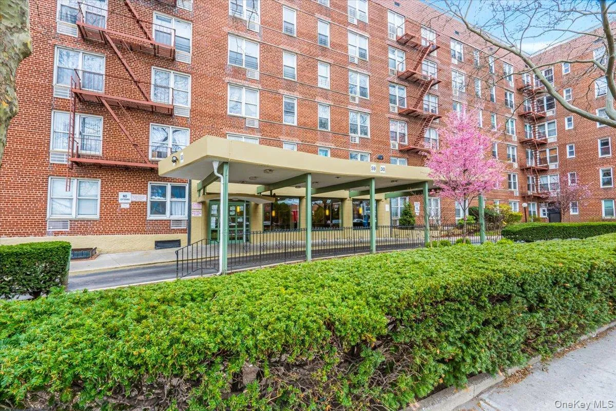 View of apartment building / complex View of apartment building / complex