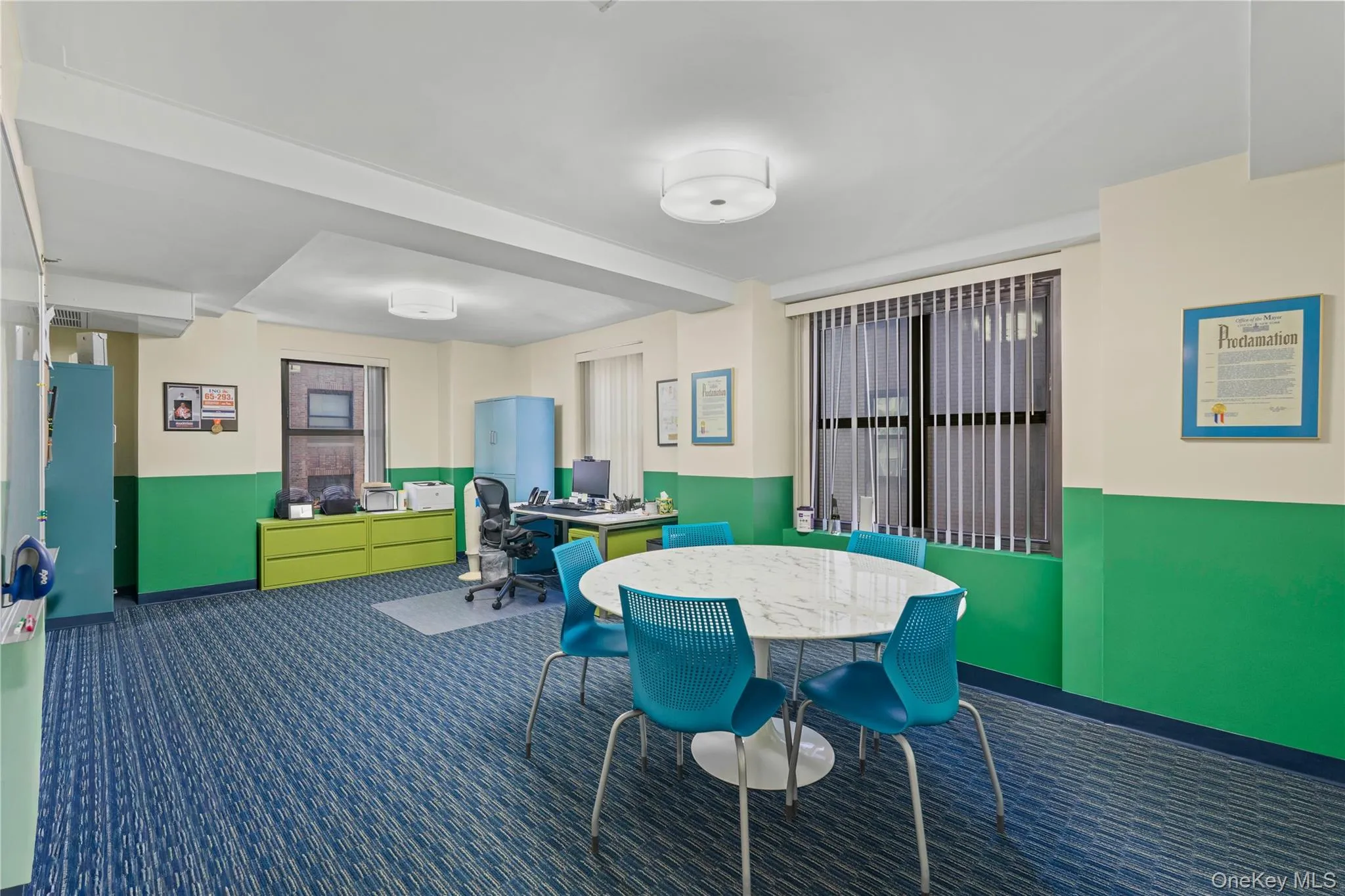 Featuring an office area Featuring an office area