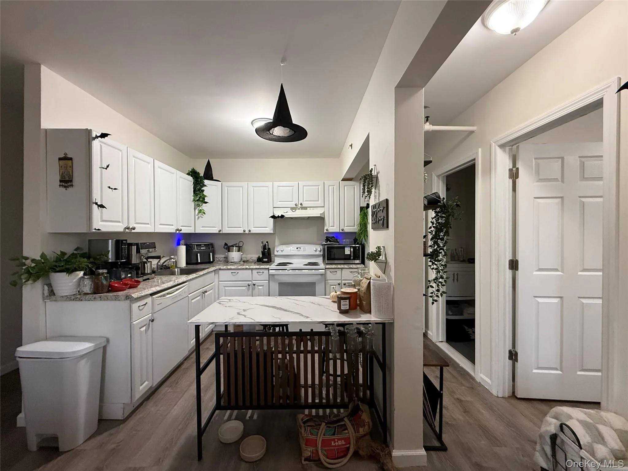 90 Main Street, Brookhaven, NY, 1 Bedroom Bedrooms, 4 Rooms Rooms,1 BathroomBathrooms,Residential Lease,For Rent,Main,0,941800 90 Main Street, Brookhaven, NY, 1 Bedroom Bedrooms, 4 Rooms Rooms,1 BathroomBathrooms,Residential Lease,For Rent,Main,0,941800