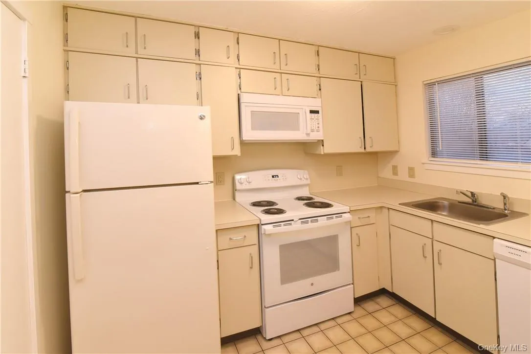 188 Heritage Hills, Somers, NY, 2 Bedrooms Bedrooms, 5 Rooms Rooms,2 BathroomsBathrooms,Residential Lease,Idx,Heritage,0,941802 188 Heritage Hills, Somers, NY, 2 Bedrooms Bedrooms, 5 Rooms Rooms,2 BathroomsBathrooms,Residential Lease,Idx,Heritage,0,941802