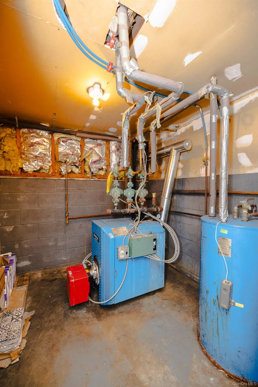 Utilities with a heating unit Utilities with a heating unit