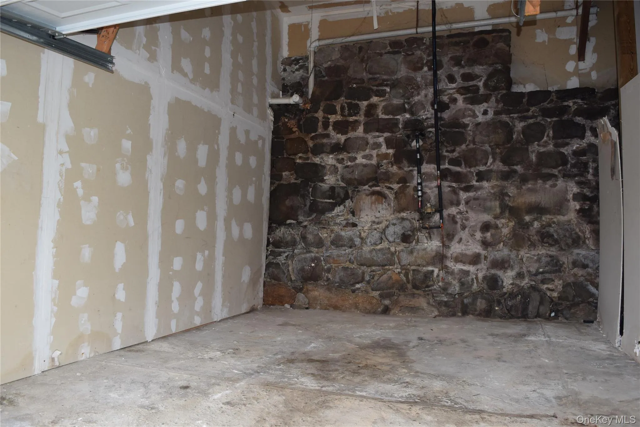 Large garage bay included with rental. Large garage bay included with rental.