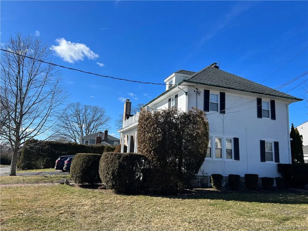 Beautiful corner lot Beautiful corner lot