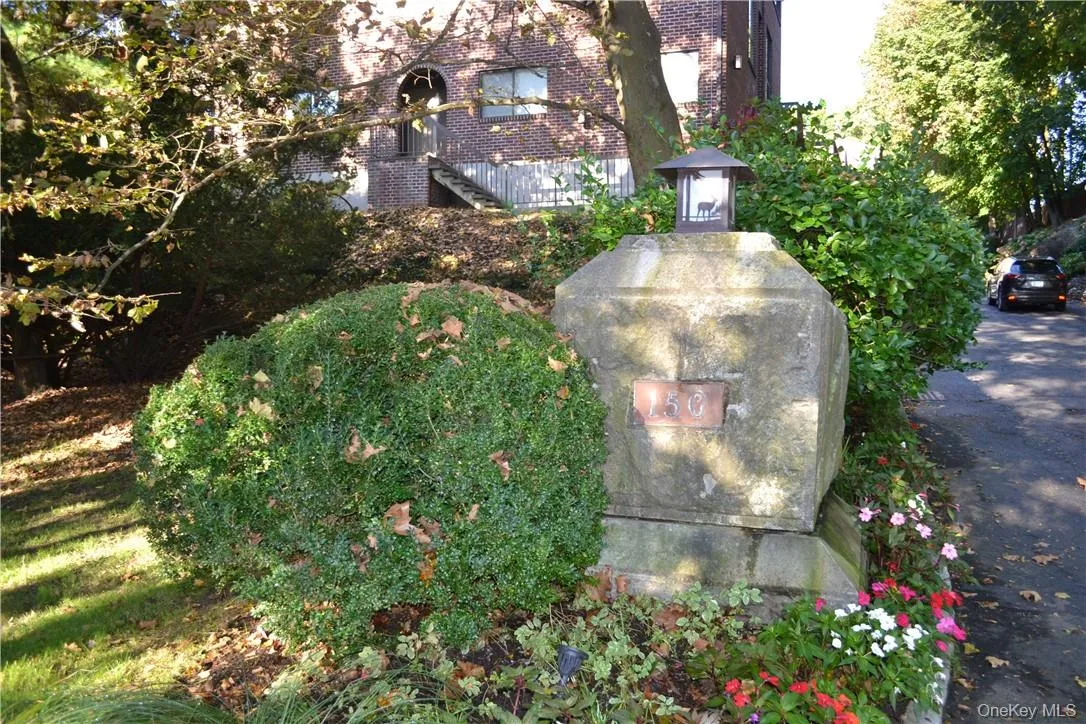 Entry to complex Entry to complex