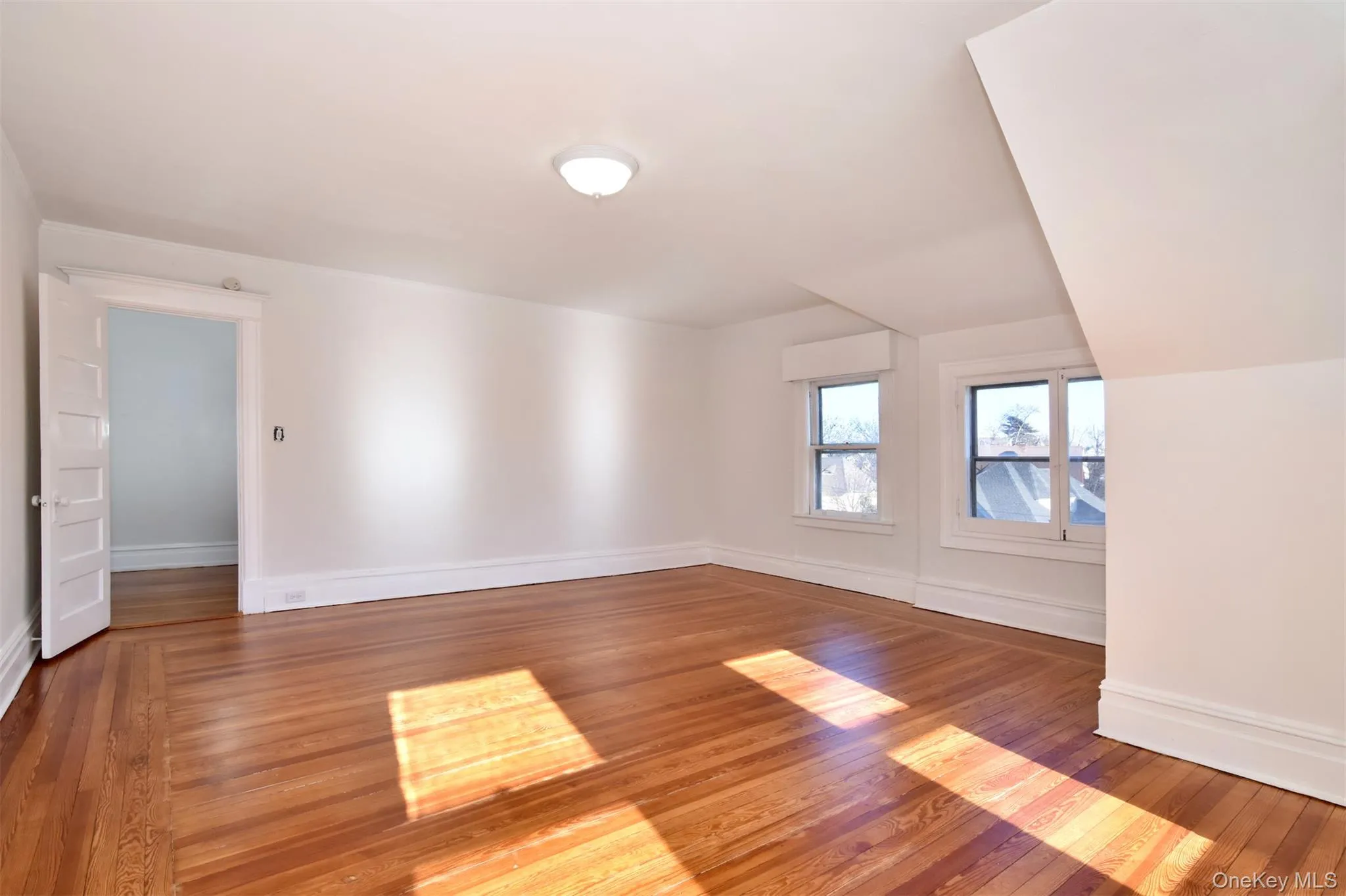 Wonderful light. Windows all-around. Wonderful light. Windows all-around.