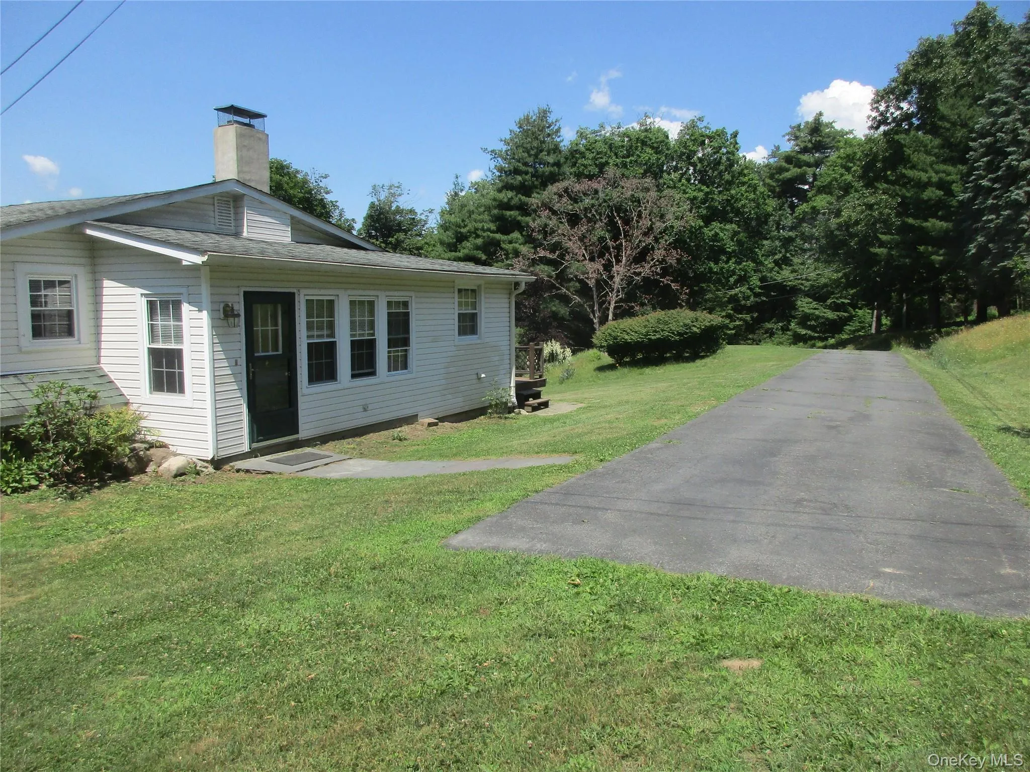 Private driveway to door Private driveway to door