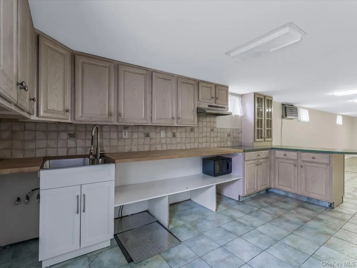 58-52 208th Street, New York, NY, 3 Bedrooms Bedrooms, 8 Rooms Rooms,2 BathroomsBathrooms,Residential Lease,Idx,208th,0,942161 58-52 208th Street, New York, NY, 3 Bedrooms Bedrooms, 8 Rooms Rooms,2 BathroomsBathrooms,Residential Lease,Idx,208th,0,942161