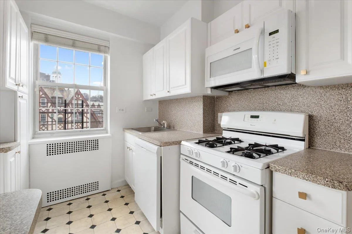 45 Popham Road, Scarsdale, NY, 2 Bedrooms Bedrooms, 4 Rooms Rooms,2 BathroomsBathrooms,Residential Lease,For Rent,Popham,0,942191 45 Popham Road, Scarsdale, NY, 2 Bedrooms Bedrooms, 4 Rooms Rooms,2 BathroomsBathrooms,Residential Lease,For Rent,Popham,0,942191