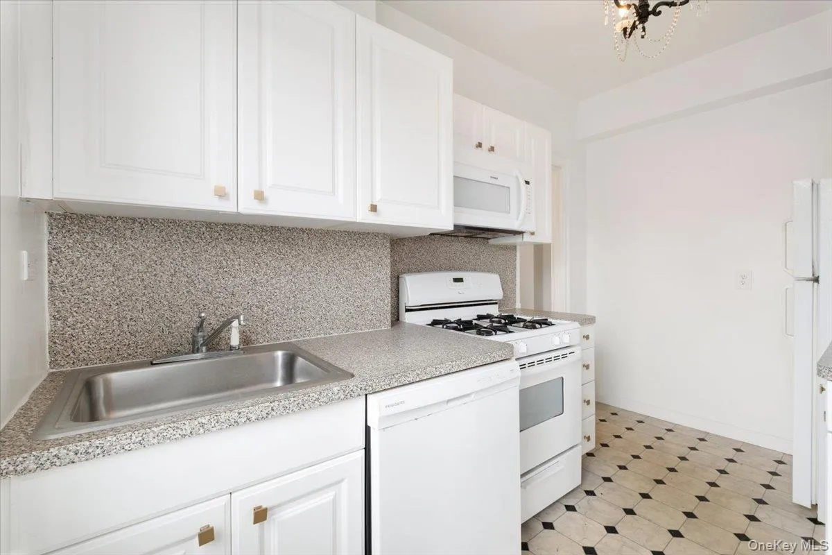 45 Popham Road, Scarsdale, NY, 2 Bedrooms Bedrooms, 4 Rooms Rooms,2 BathroomsBathrooms,Residential Lease,For Rent,Popham,0,942191 45 Popham Road, Scarsdale, NY, 2 Bedrooms Bedrooms, 4 Rooms Rooms,2 BathroomsBathrooms,Residential Lease,For Rent,Popham,0,942191